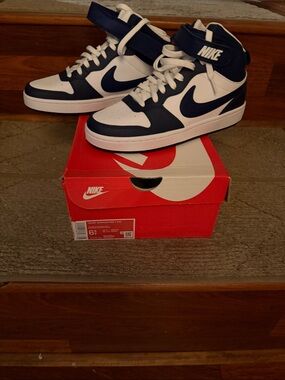 Nike Mid-Top Sneakers in White & Navy Blue